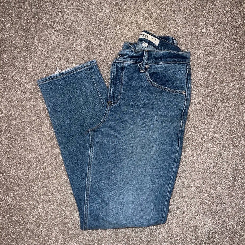 Abercrombie The 90s Straight Ultra High Rise Curve Love Jeans